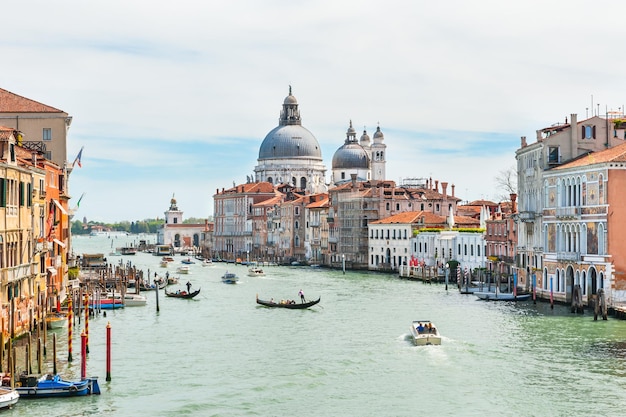 Canal Grande und Basilika Santa Maria della Salute in Venedig, Italien