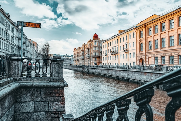 Canal Gribobedov. Vista urbana de São Petersburgo. Rússia.
