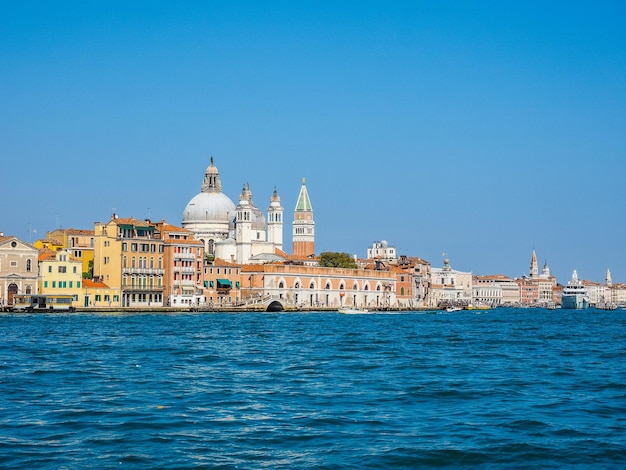 Canal HDR Giudecca en Venecia