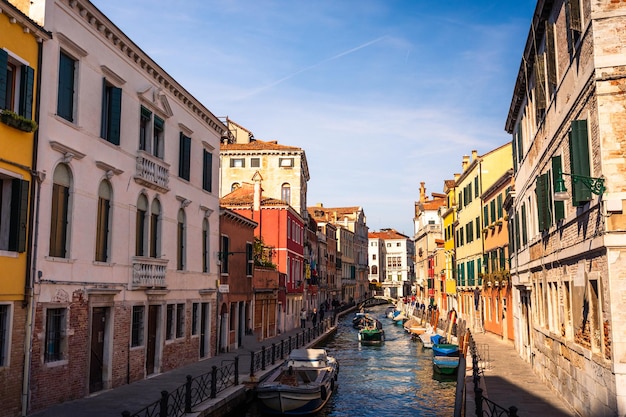 Canales de agua de fama mundial de Venecia, Véneto, Italia.