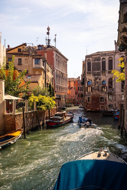 Canales de agua de fama mundial de Venecia, Véneto, Italia.