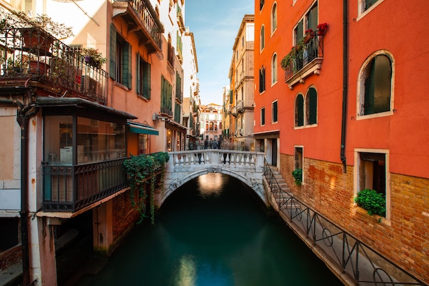 Canales de agua de fama mundial de Venecia, Véneto, Italia.