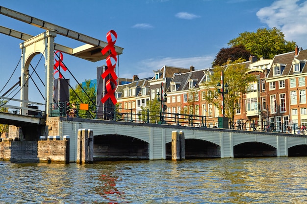 Canales y barcos de Amsterdam. Holanda