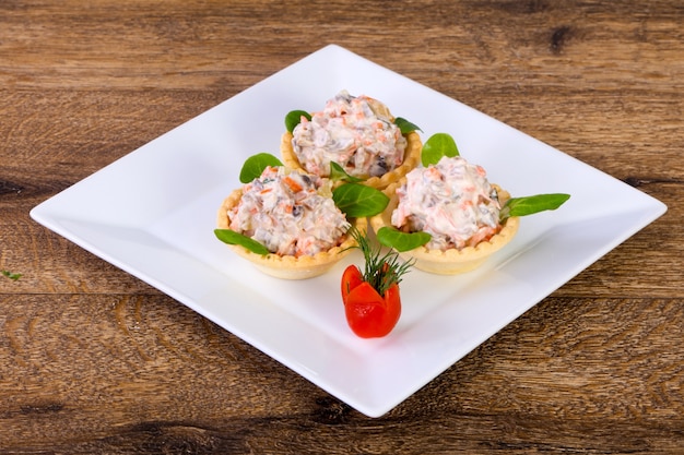 Canape de salada russa