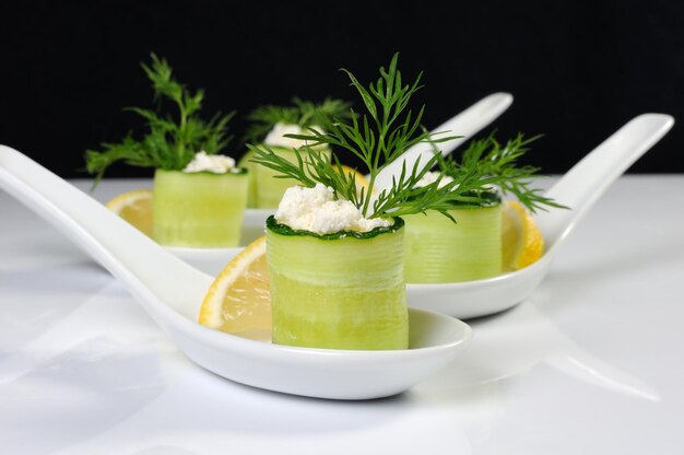 Canapé de pepino con ricota