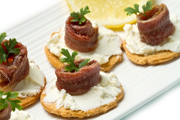 Canapés com anchova