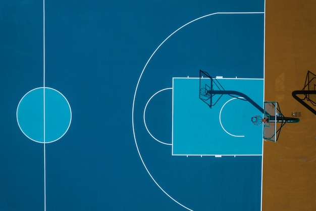 Cancha de baloncesto al aire libre tiro aéreo