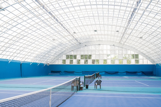 Cancha de tenis cubierta