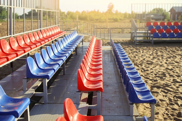 Cancha de voleibol vacía en la playa