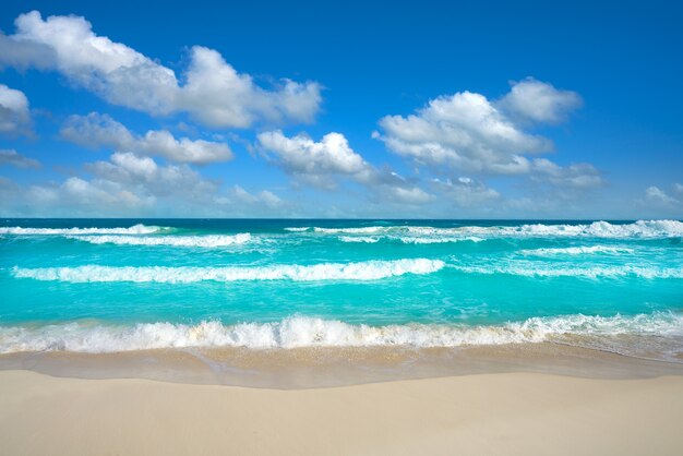 Cancun Delfines Beach en la Zona Hotelera de México