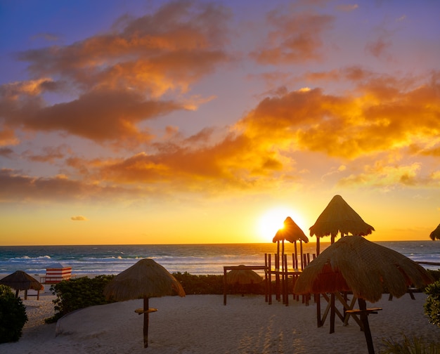 Cancun-Sonnenaufgang am Delfines Beach Mexico