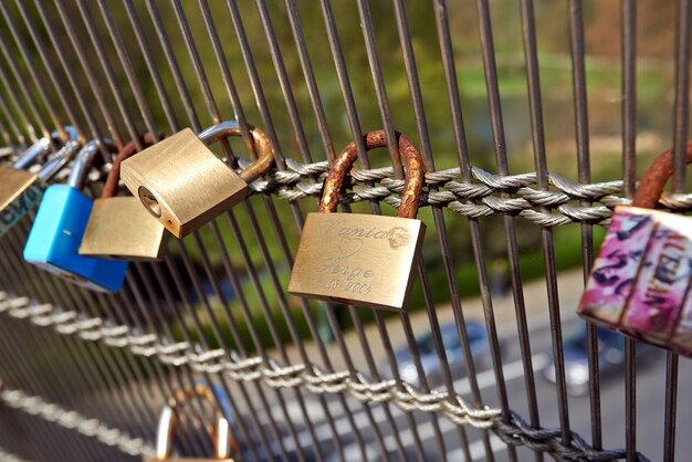 Candados de amor en el puente