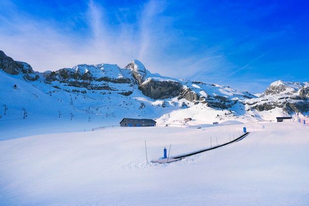 Candanchu esquí en Huesca en Pirineos España