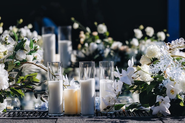 Candelabro de cerimônia de decoração de casamento no arco de flores