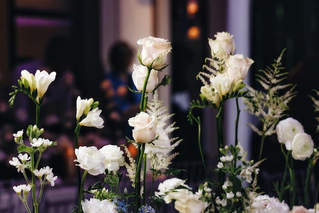 Candelabro de cerimônia de decoração de casamento no arco de flores