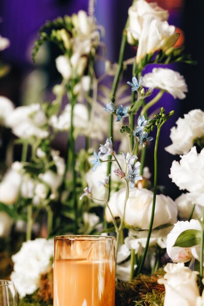 Candelabro de cerimônia de decoração de casamento no arco de flores