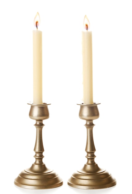 Candeleiros retrô com velas isoladas em branco