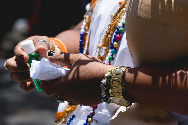 Foto candomble-religion in religiöser feier durch die straßen der historischen stadt