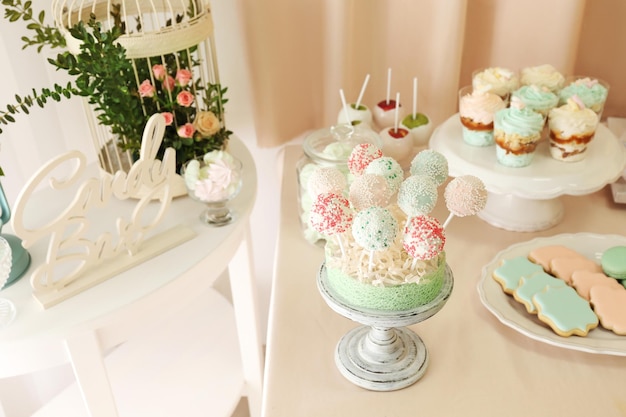 Candy bar Mesa con diferentes dulces para fiesta