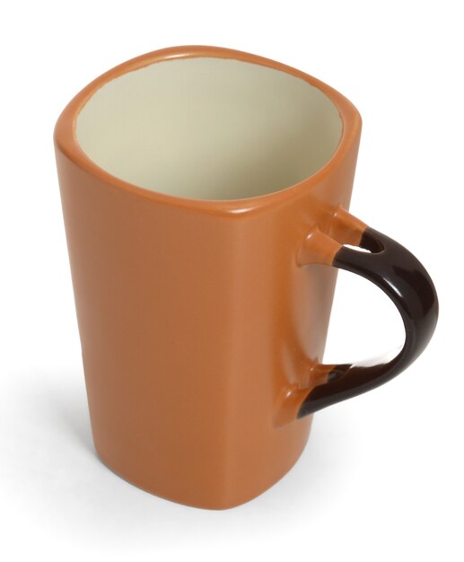 Foto caneca marrom isolada no branco