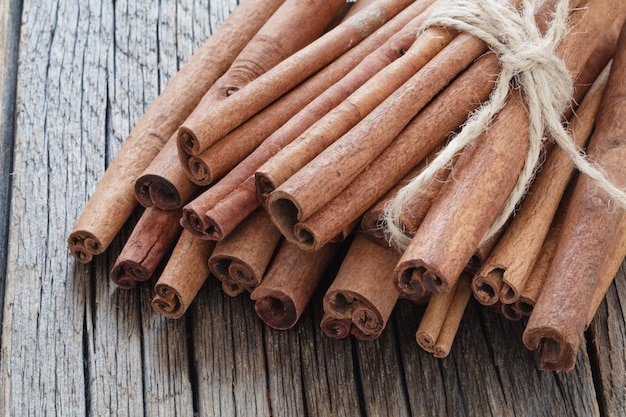 Canela y especias para pastel de navidad