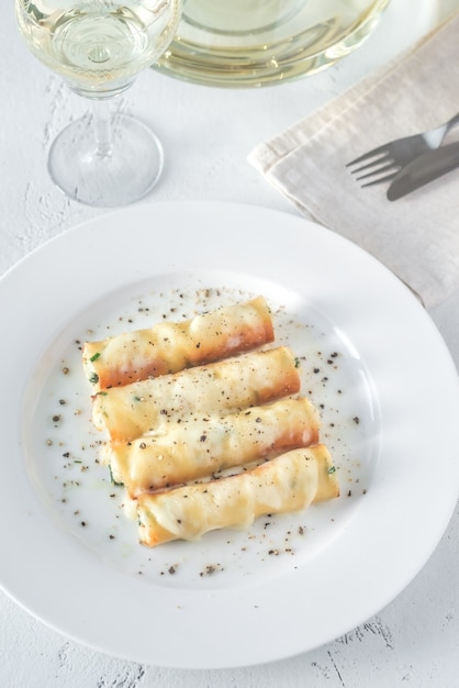 Canelones rellenos de ricota