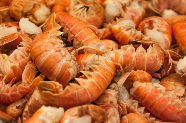 Foto cangrejos frescos que se venden en la pescadería