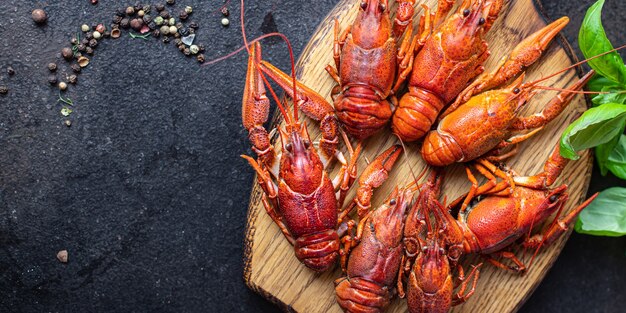 Cangrejos de río crustáceos hervidos frescos listos para comer bocadillos en la mesa copia espacio fondo de alimentos