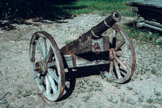 Canhão antigo. Armas do século XVIII. artilharia antiga