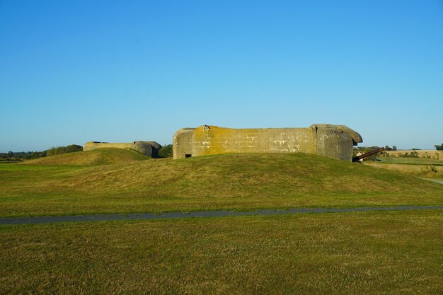 Canhões da Segunda Guerra Mundial em LonguessurMer, Normandia, França