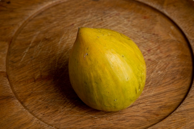 Foto canistel (pouteria campechiana), também conhecida como fruta-ovo ou sapota amarela, típica de regiões tropicais