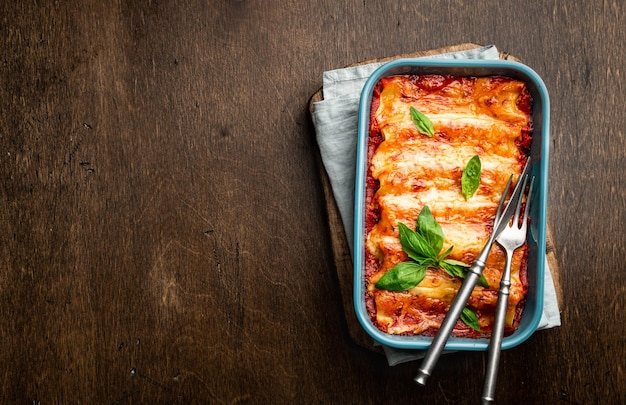 Cannelloni mit Fleisch-Tomatensauce und Käse