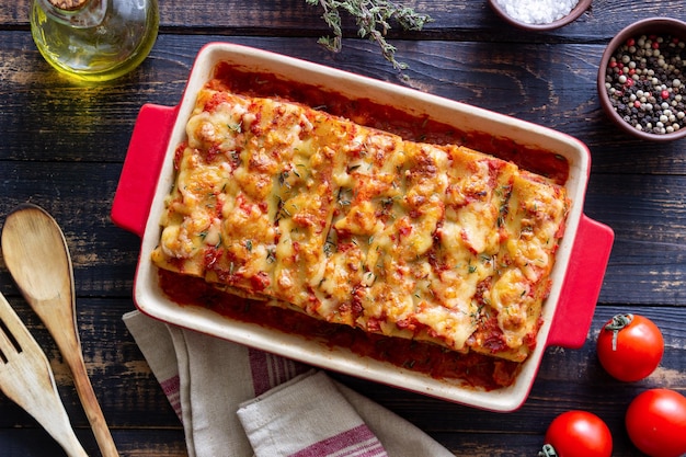 Cannelloni mit Fleischkäse Tomaten und Thymian italienische Küche