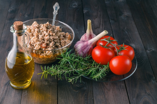 Cannelloni Zutaten auf dem Tisch