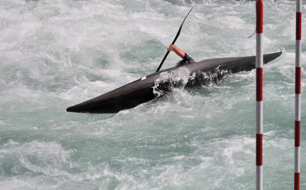 Canoa caiaque em whitewater