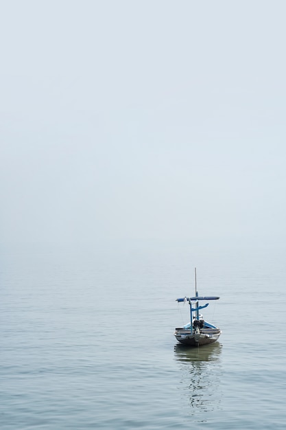 Foto canoa de madeira