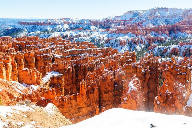 Cañón de Bryce con nieve en invierno.