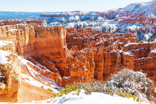 Cañón de Bryce con nieve en invierno.