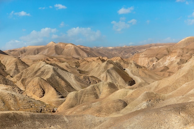 Cañón del cauce del río OG al amanecer en Israel