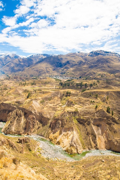 Cañón del Colca PeruSouth America Incas para construir terrazas agrícolas con estanque y acantilado Uno de los cañones más profundos del mundo