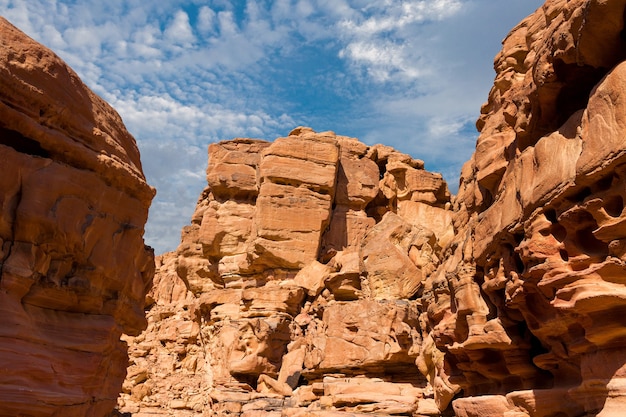 Cañón de color es una formación rocosa en el sur de la península de Sinaí Egipto rocas del desierto