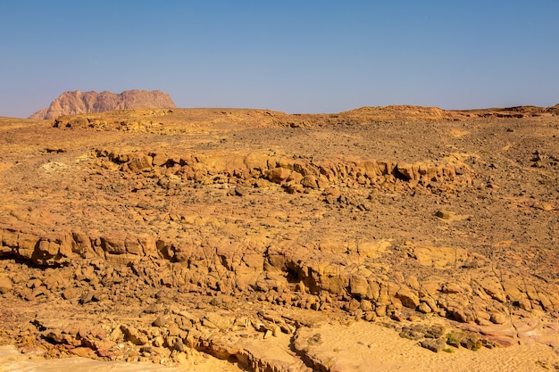 Cañón de color es una formación rocosa en el sur de la península del Sinaí, rocas del desierto de arenisca multicolor