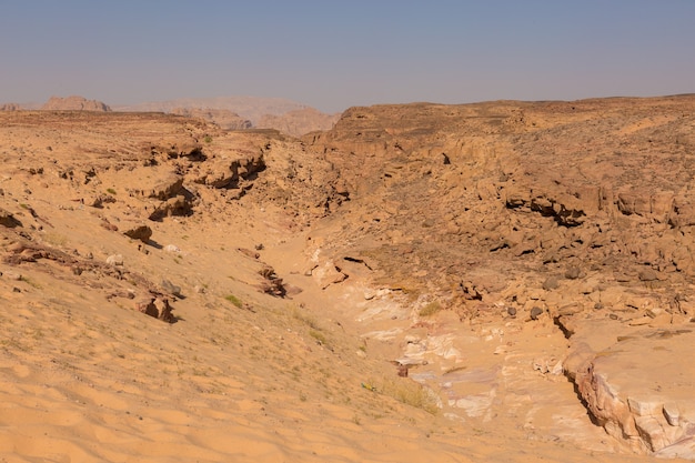 Cañón de color es una formación rocosa en el sur de Sinaí, Egipto, rocas del desierto de arenisca multicolor