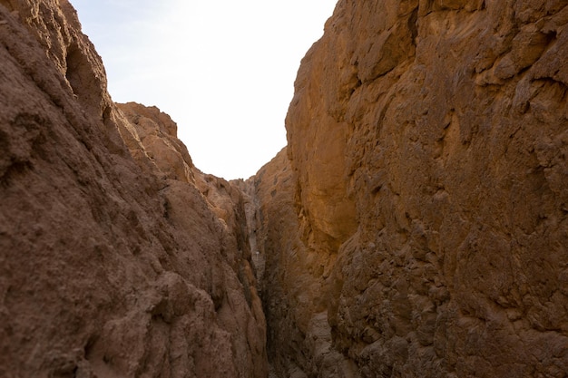 Cañón coloreado en Dahab en el sur de Sinaí Egipto península Rocas del desierto de arenisca multicolor backgroundx9