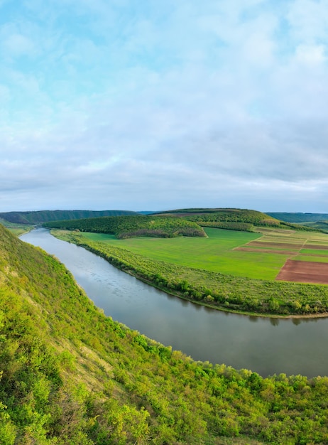 Cañón de la curva del río Dnister