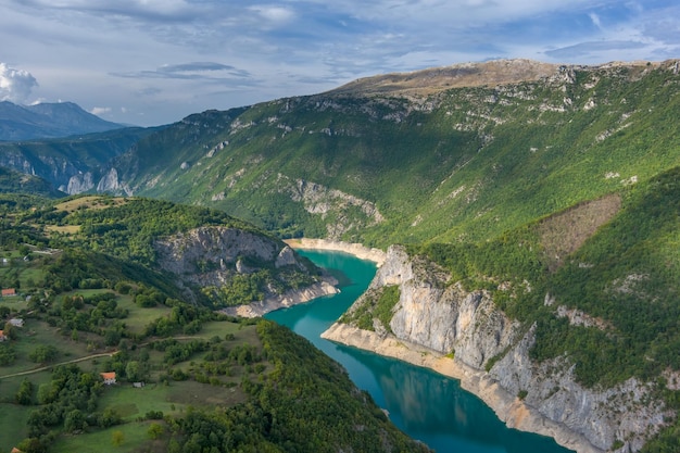 Cañón del río Piva con embalse Piva Lake