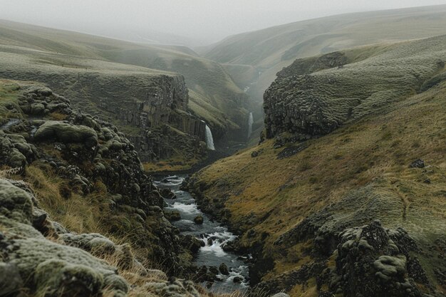 cañón con el río que fluye hacia el horizonte