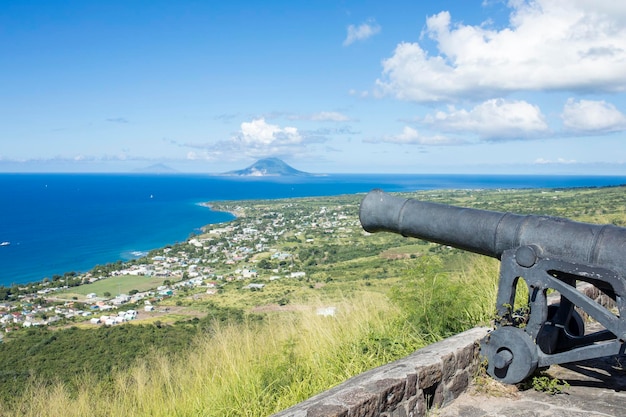 Canon sobre las ruinas de Brimstone Fortress en St Kitts
