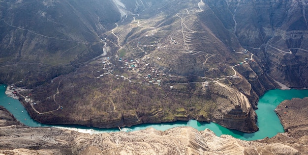 El cañón de Sulak es uno de los cañones más profundos del mundo y el más profundo de Europa