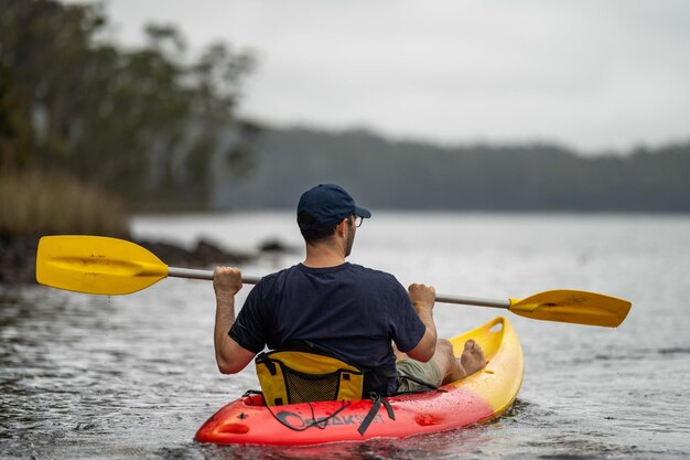 Canotaje y kayak en un río en Australia